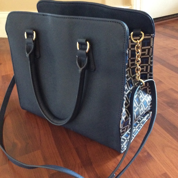 Tommy Hilfiger navy bag - Picture 2 of 4